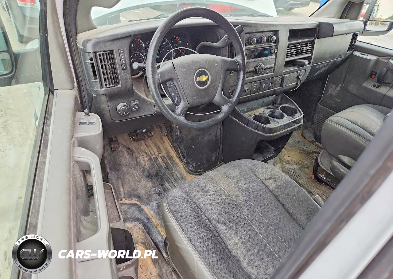 2022 Chevrolet Express G2500 VIN:1GCWGAFP7N1179915 - 8