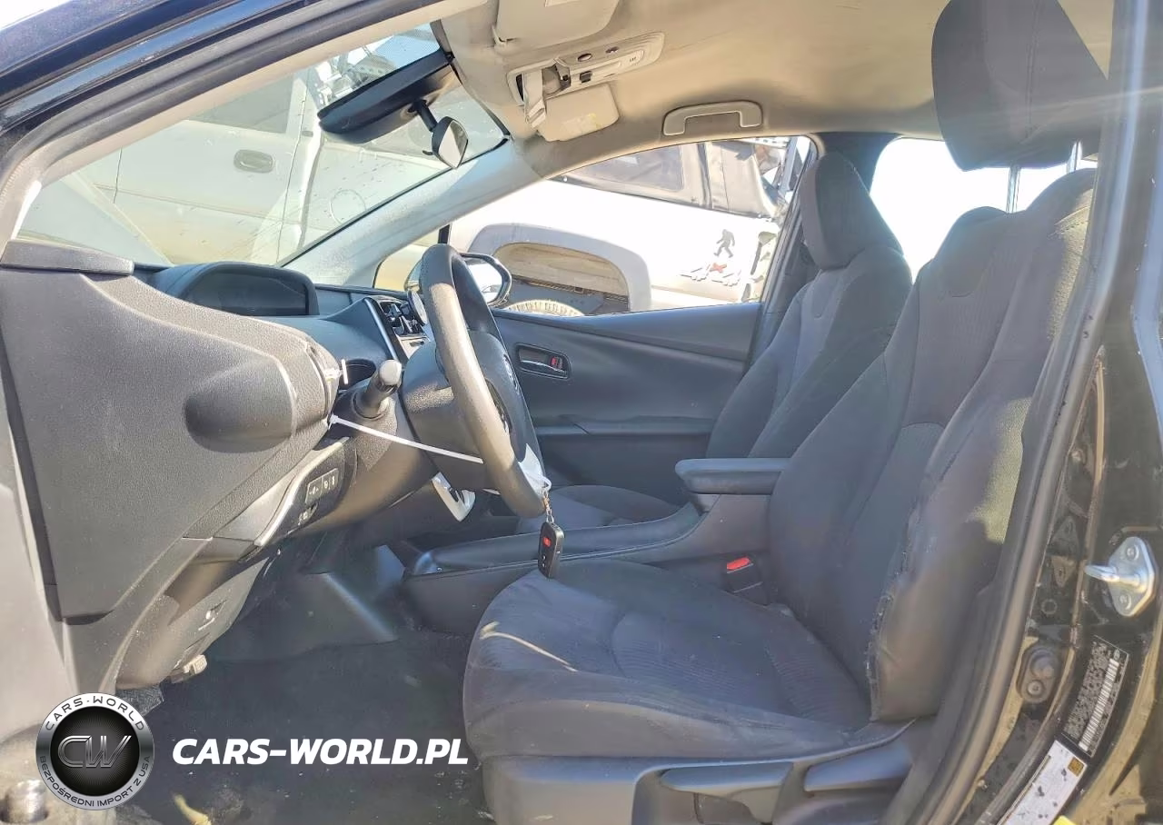 2018 Toyota Prius Two VIN:JTDKBRFU8J3074350 - 7