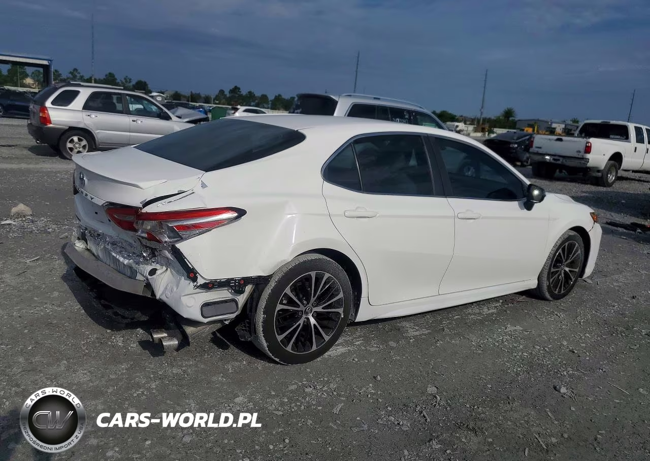 2018 Toyota Camry Se VIN:4T1B11HK5JU649963 - 3