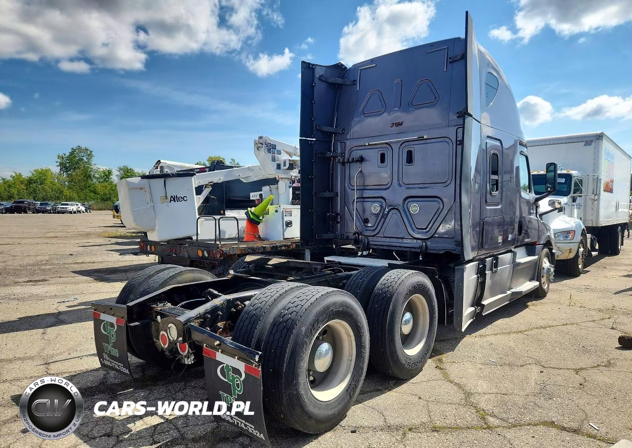 2019 Freightliner Cascadia 126 Semi Truck VIN:3AKJHHDR9KSKF4952 - 3