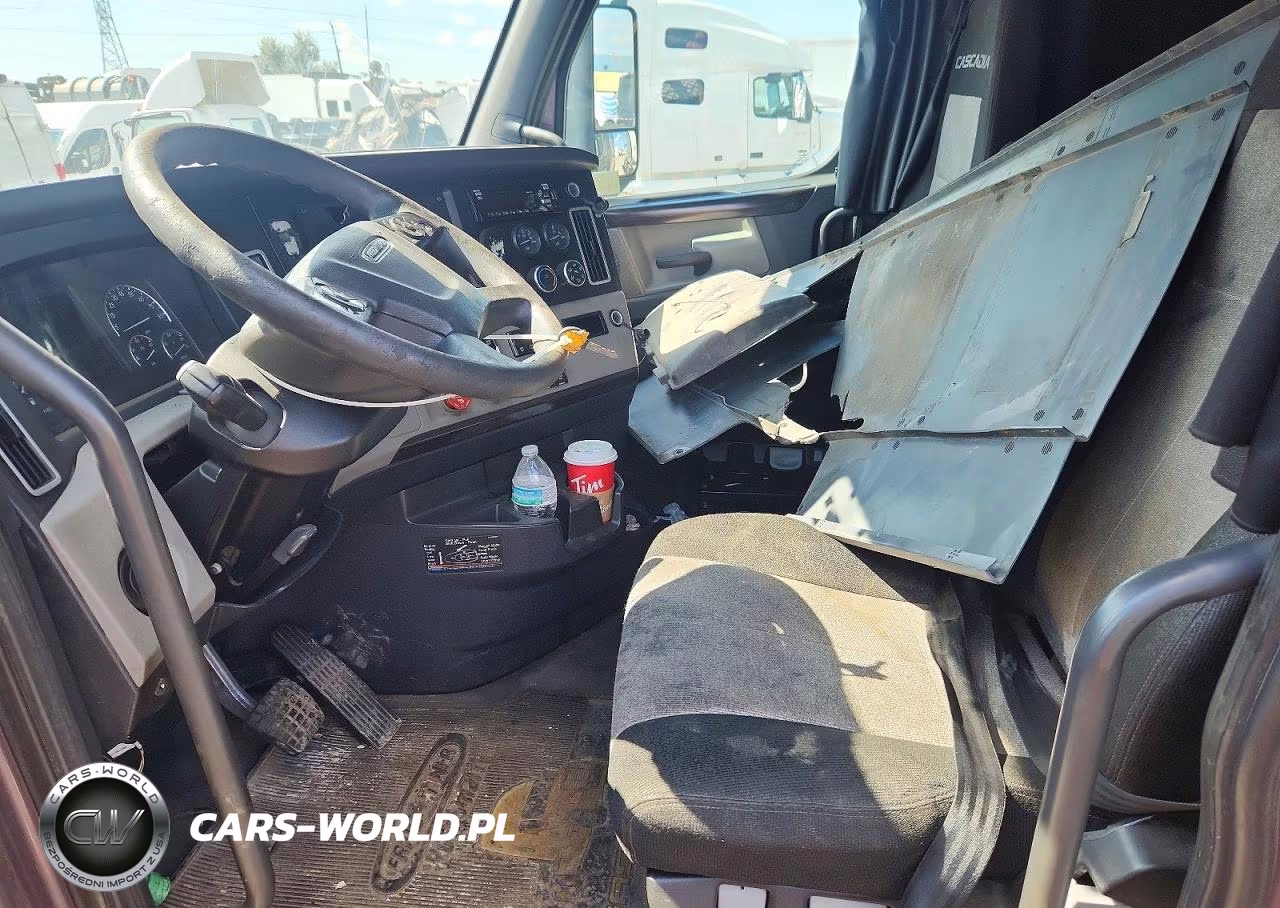 2019 Freightliner Cascadia 126 Semi Truck VIN:3AKJHHDR9KSKF4952 - 7