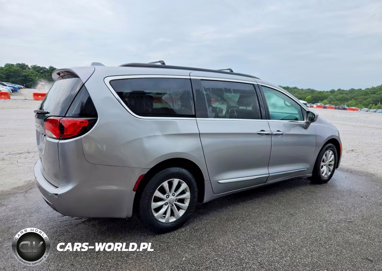 2017 Chrysler Pacifica Touring L VIN:2C4RC1BG0HR598994 - 3
