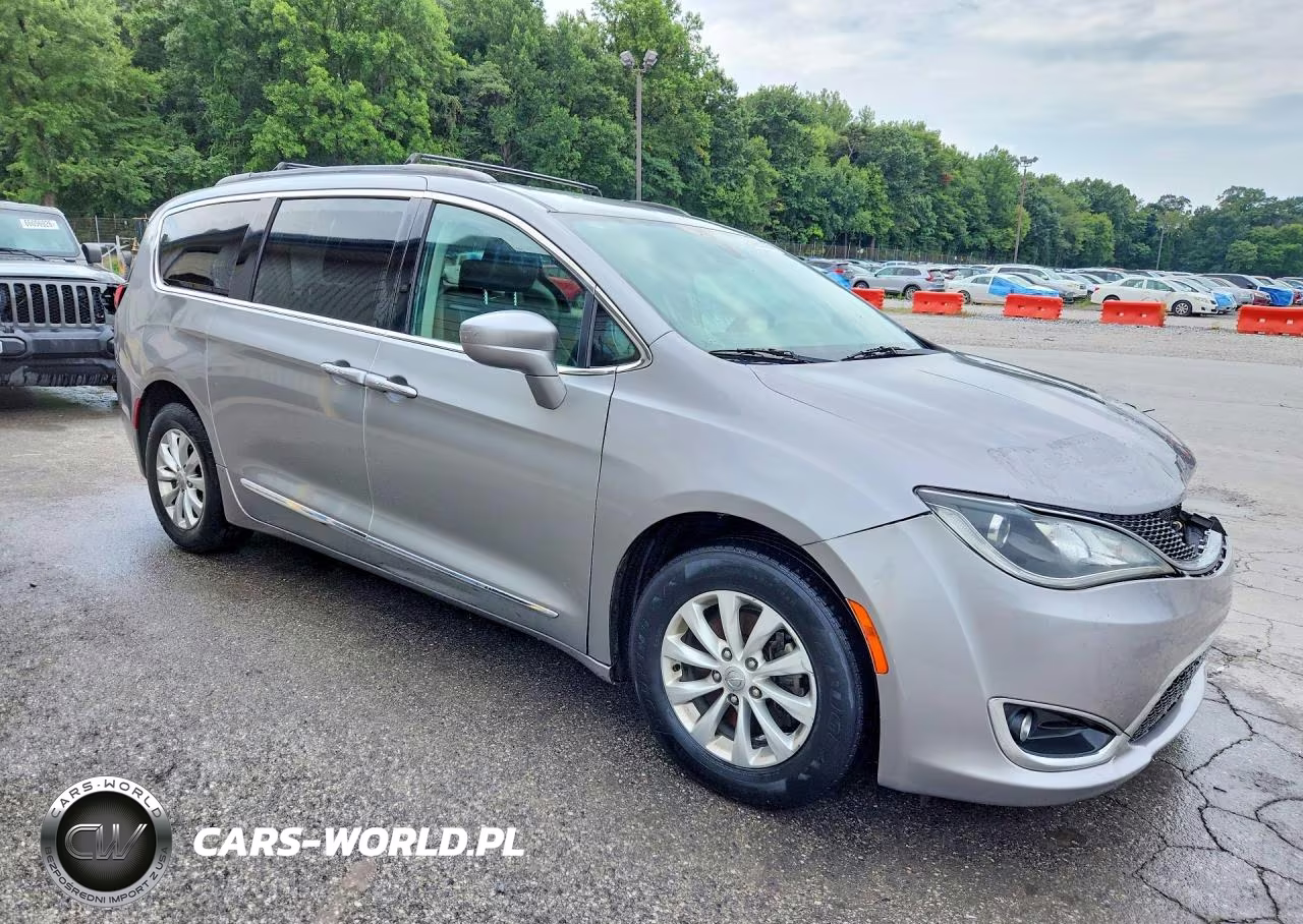 2017 Chrysler Pacifica Touring L VIN:2C4RC1BG0HR598994 - 4