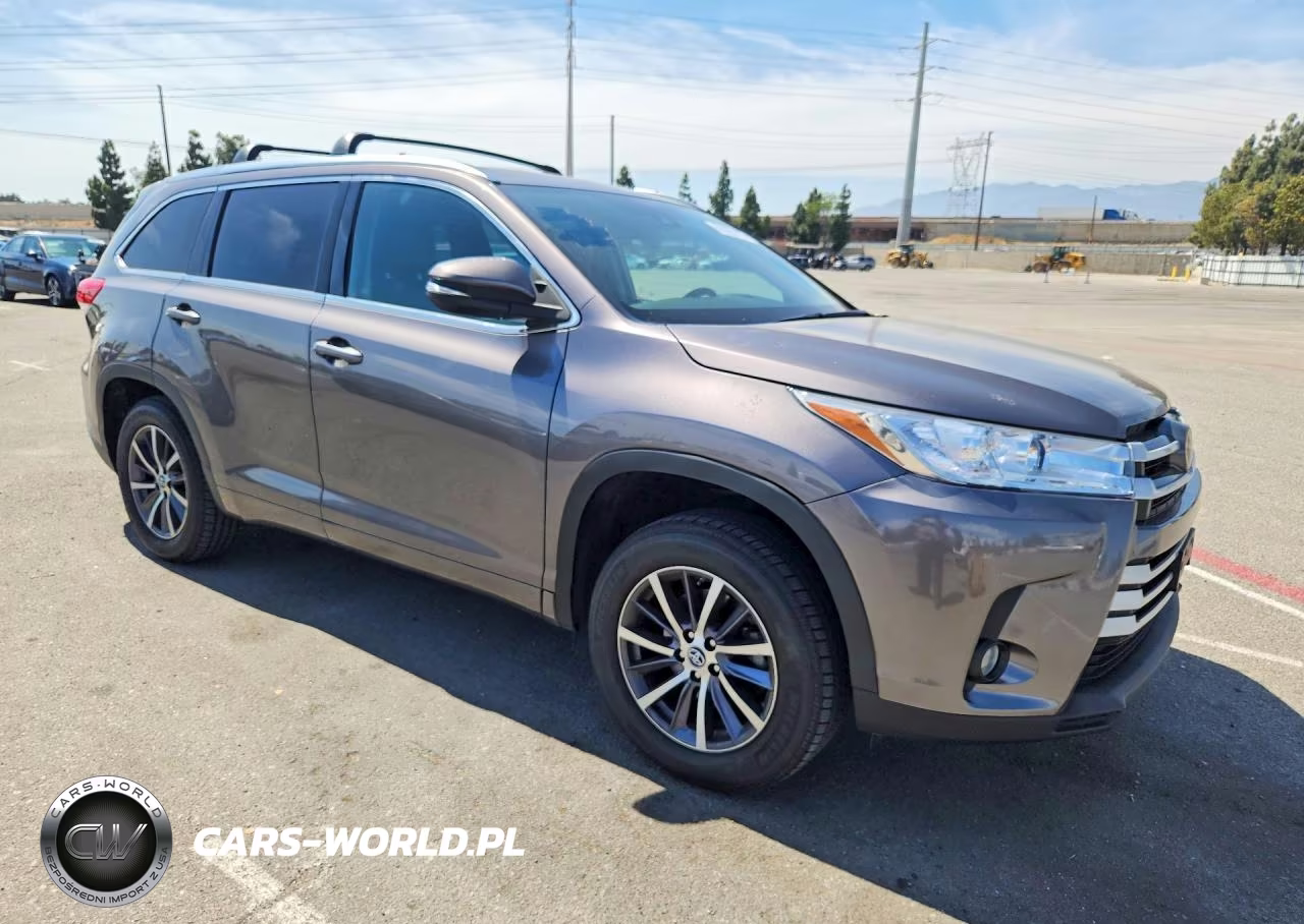 2018 Toyota Highlander Xle VIN:5TDKZRFH6JS529757 - 4