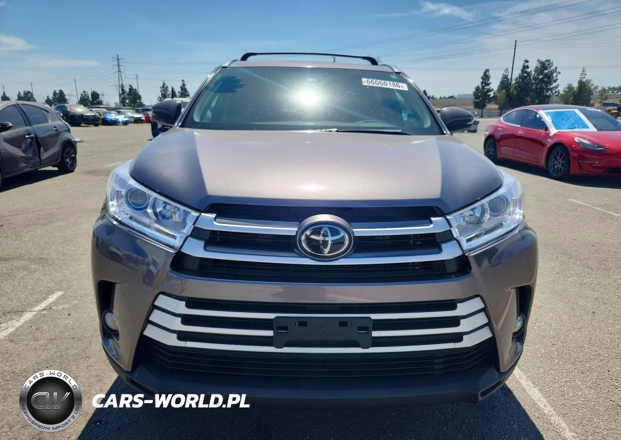 2018 Toyota Highlander Xle VIN:5TDKZRFH6JS529757 - 5
