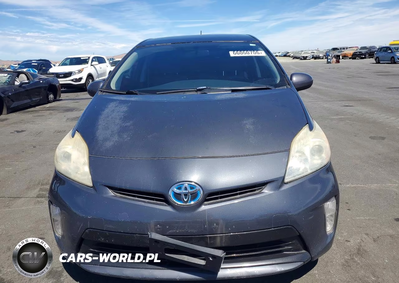 2012 Toyota Prius Three VIN:JTDKN3DUXC1580431 - 5