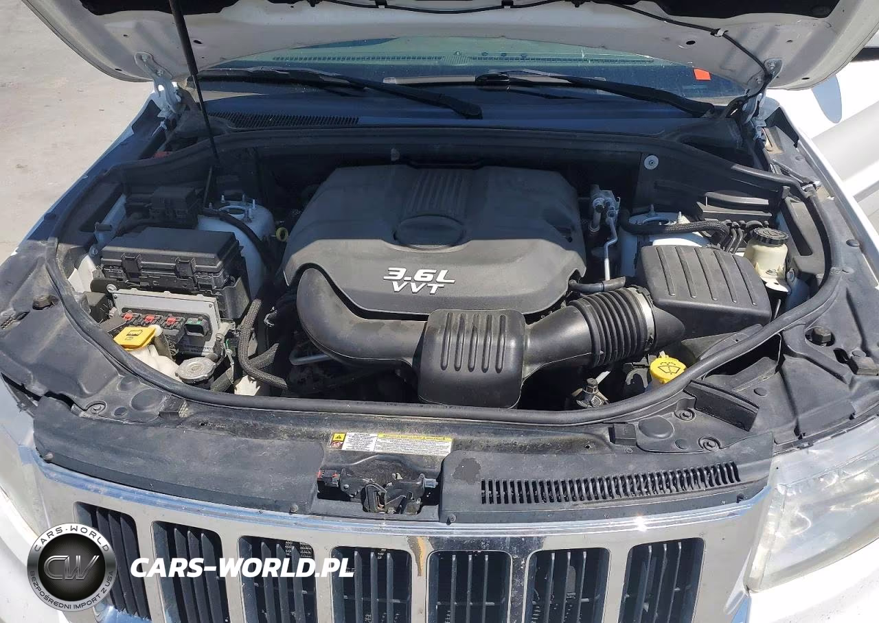 2013 Jeep Grand Cherokee Laredo VIN:1C4RJFAG1DC580561 - 12