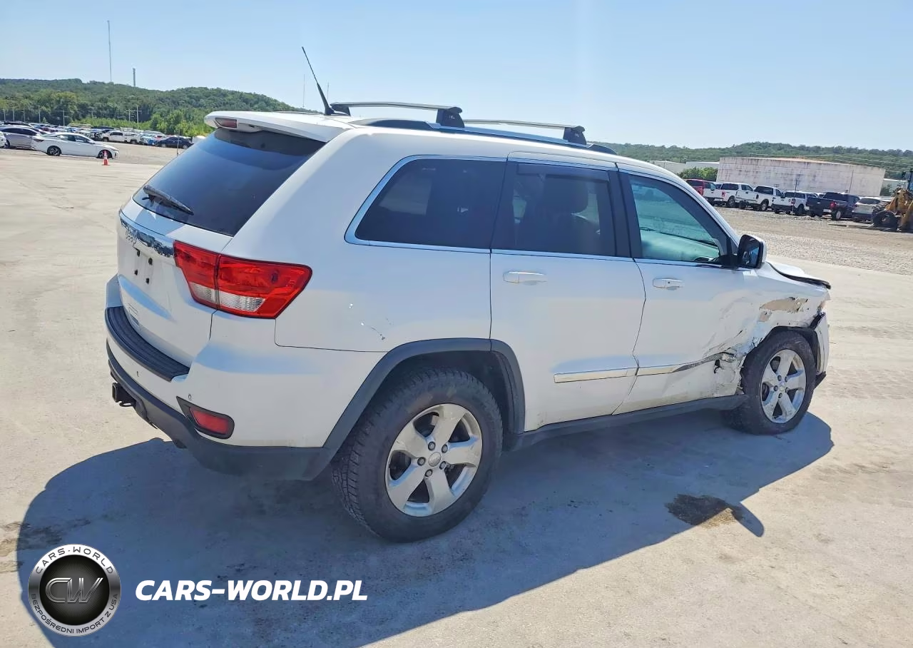 2013 Jeep Grand Cherokee Laredo VIN:1C4RJFAG1DC580561 - 3
