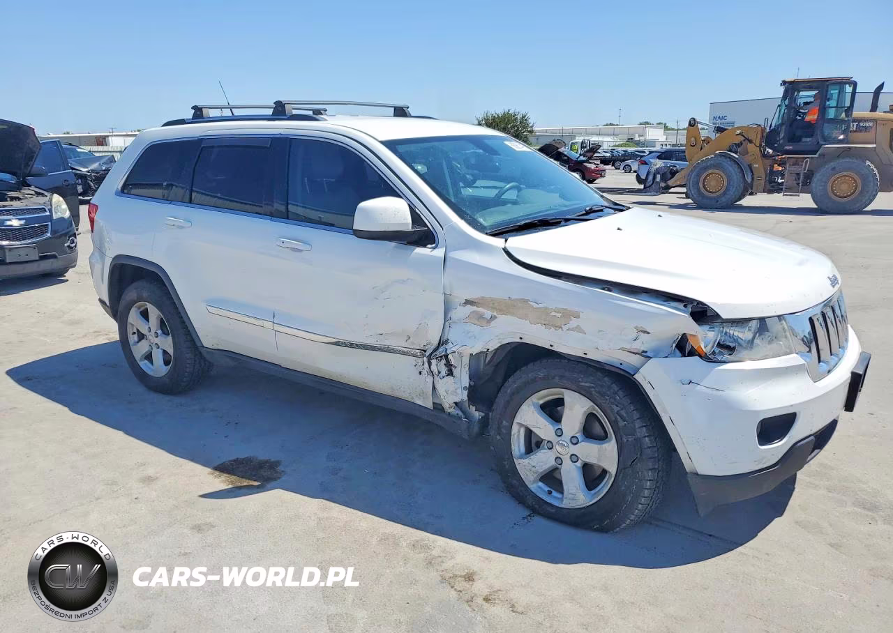2013 Jeep Grand Cherokee Laredo VIN:1C4RJFAG1DC580561 - 4