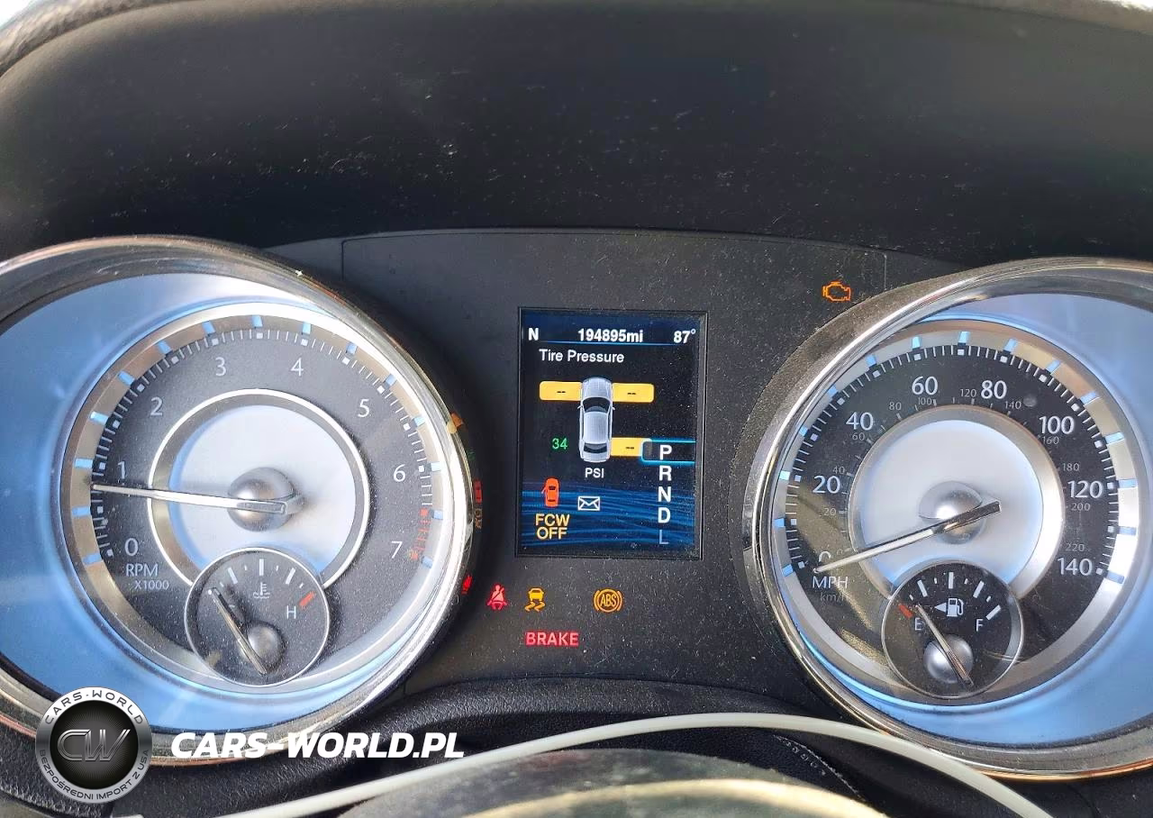 2014 Chrysler 300C VIN:2C3CCAEG8EH164376 - 9