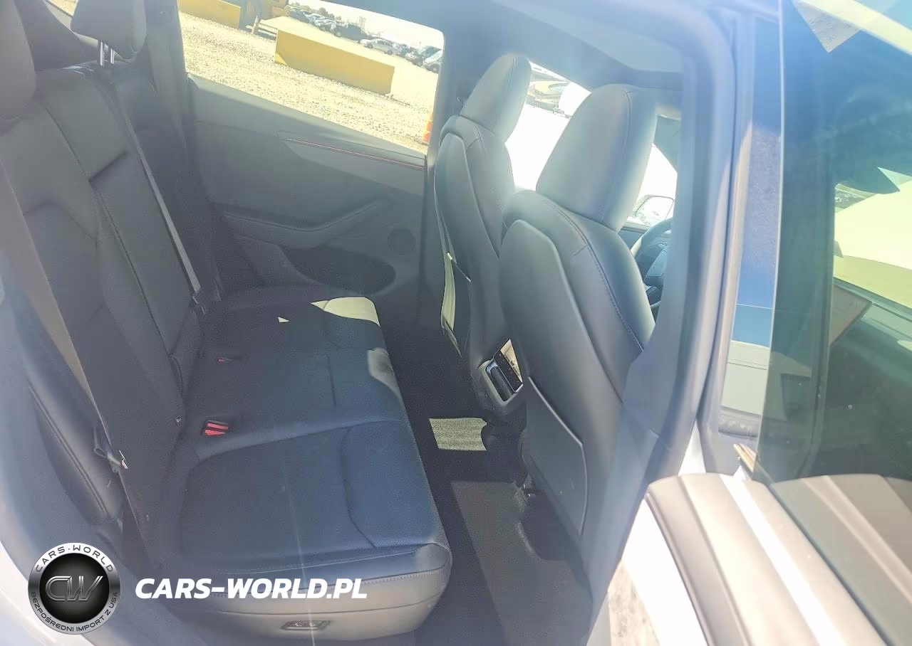 2026 Tesla Model Y VIN:7SAYGDEE4TA680369 - 10