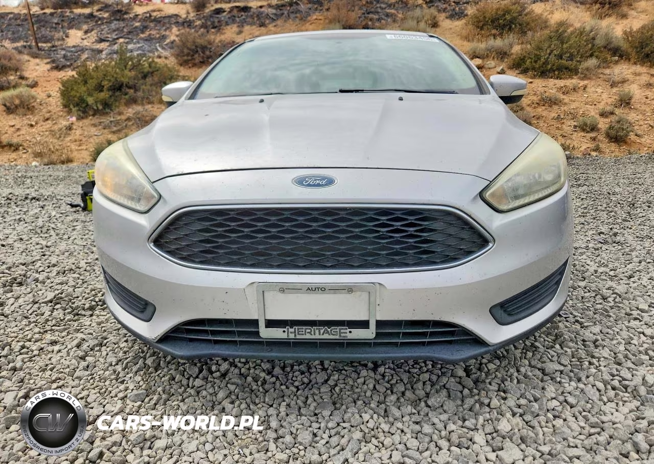 2017 Ford Focus Se VIN:1FADP3F29HL247654 - 5