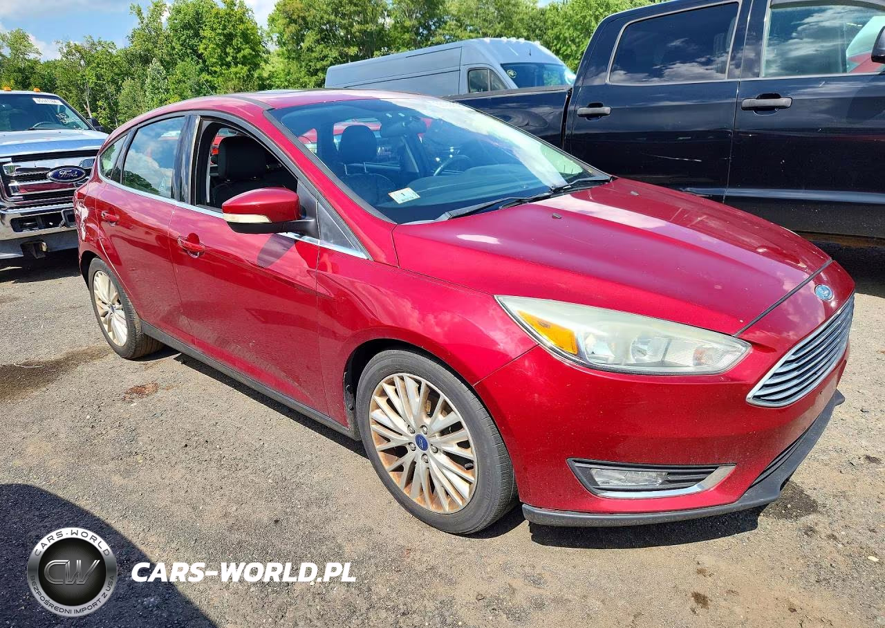 2015 Ford Focus Titanium VIN:1FADP3N23FL227091 - 4