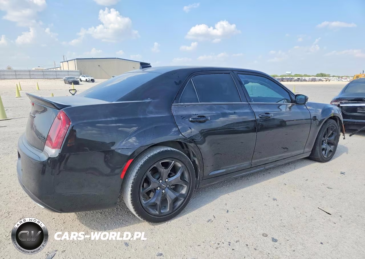 2023 Chrysler 300 Touring L VIN:2C3CCADG0PH556286 - 3