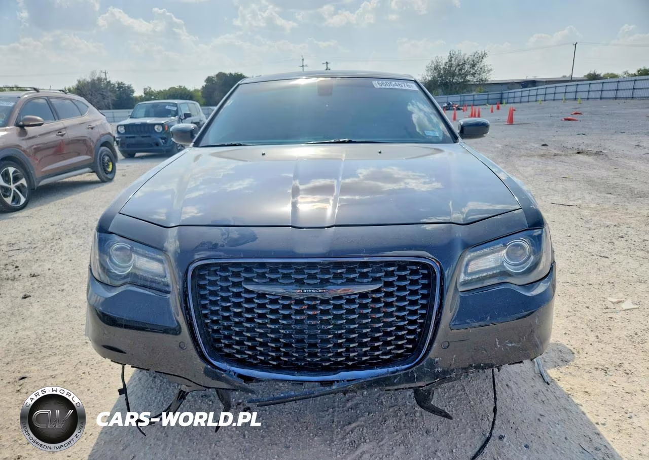 2023 Chrysler 300 Touring L VIN:2C3CCADG0PH556286 - 5