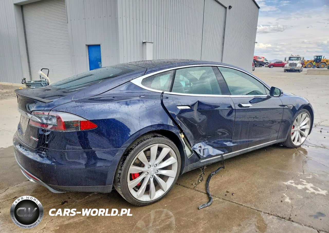 2014 Tesla Model S VIN:5YJSA1H29EFP65556 - 3