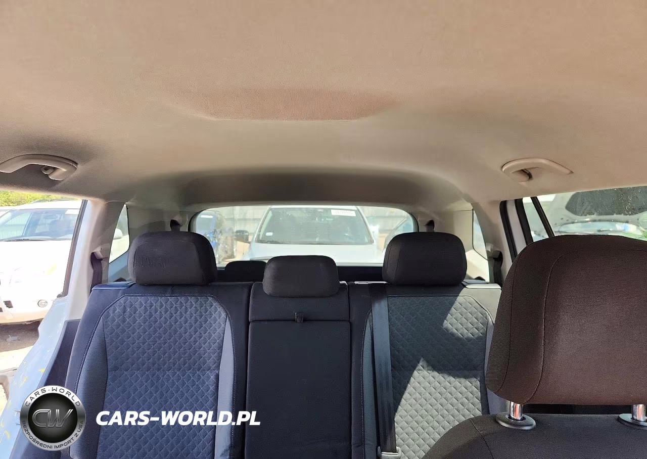 2018 Volkswagen Tiguan S VIN:3VV1B7AX4JM171451 - 10
