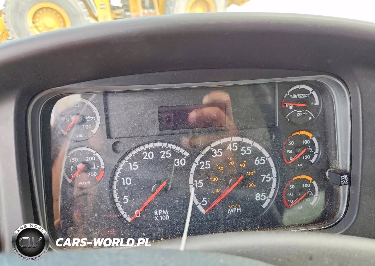 2016 Freightliner M2 106 Med - Box Truck VIN:1FVACWDT2GHGY5642 - 9