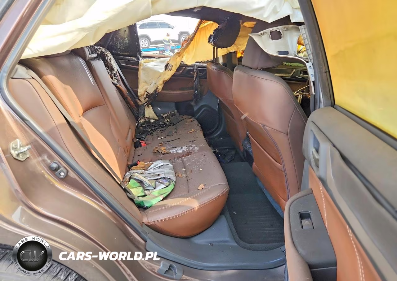 2019 Subaru Outback Touring VIN:4S4BSATC7K3237127 - 10