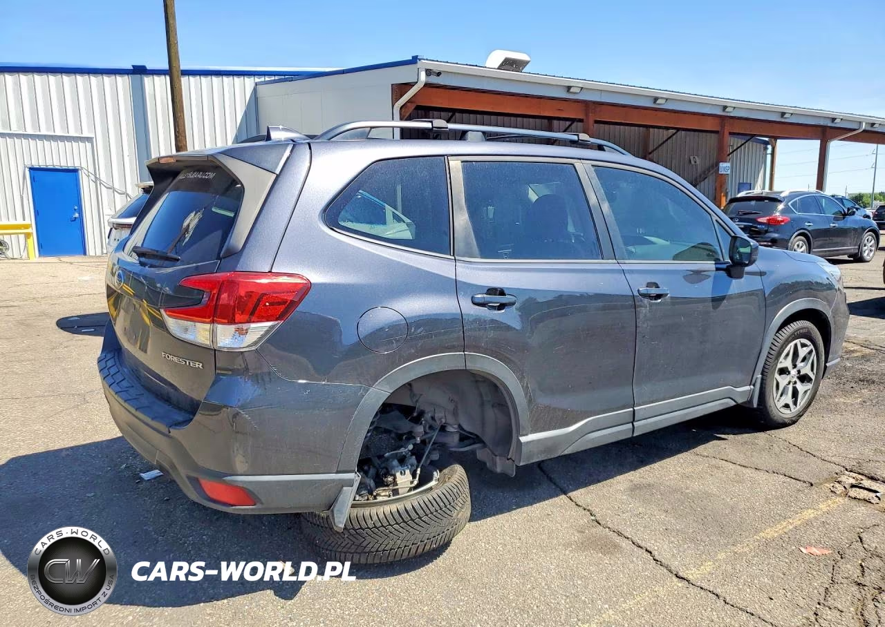 2019 Subaru Forester Premium VIN:JF2SKAEC5KH517618 - 3