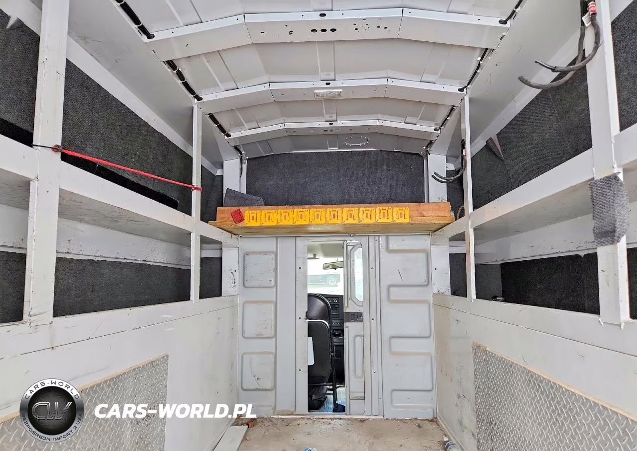 2019 Chevrolet Express G3500 VIN:1GB0GRFG1K1366040 - 10
