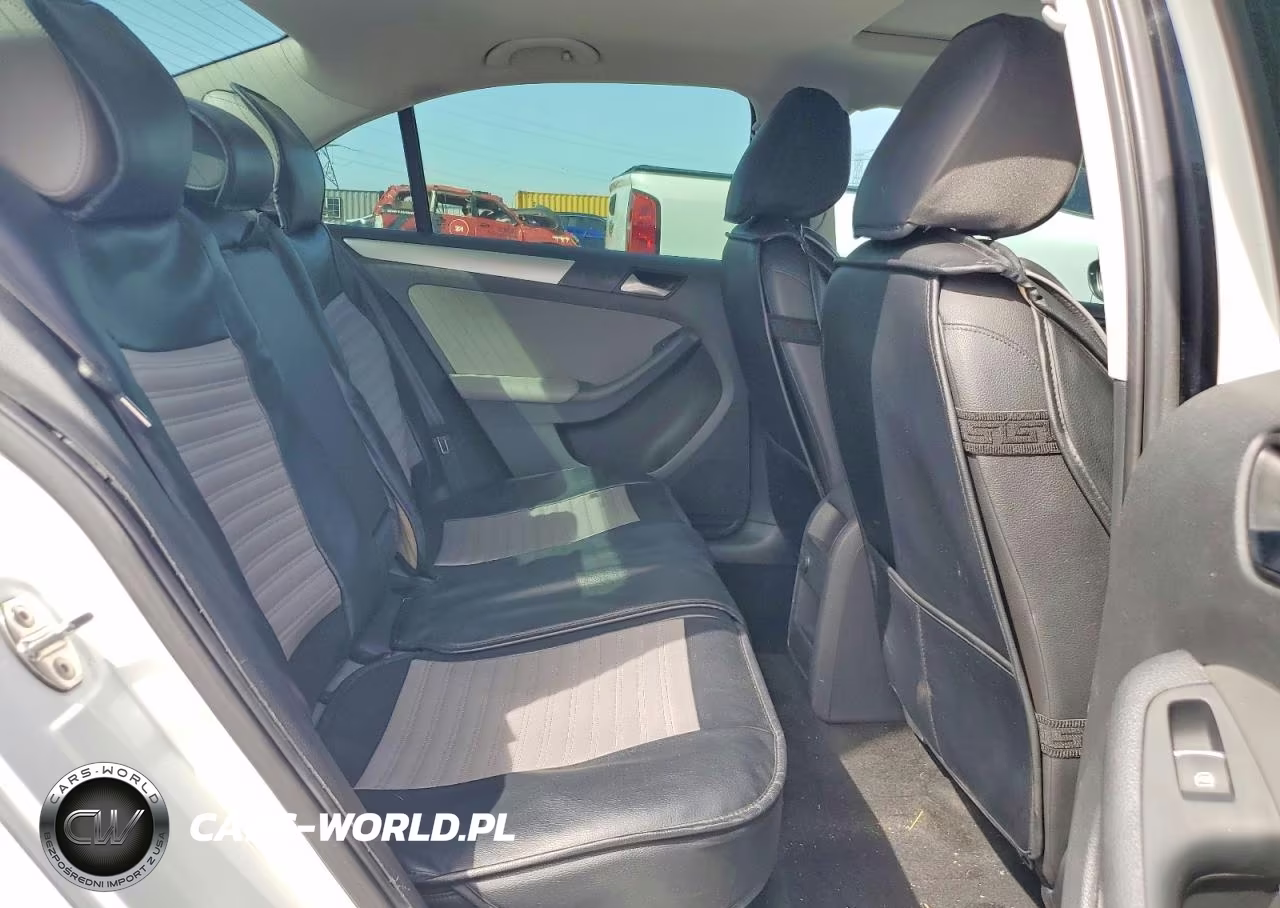 2016 Volkswagen Jetta Hybrid VIN:3VW637AJ4GM340855 - 10