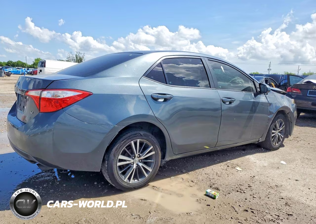2016 Toyota Corolla Le VIN:5YFBURHE3GP542498 - 3