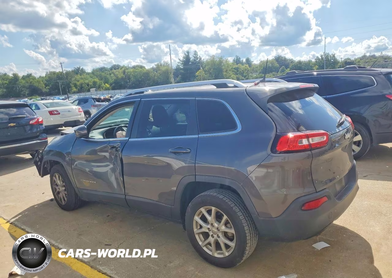 2017 Jeep Cherokee Latitude VIN:1C4PJLCB3HW516663 - 2