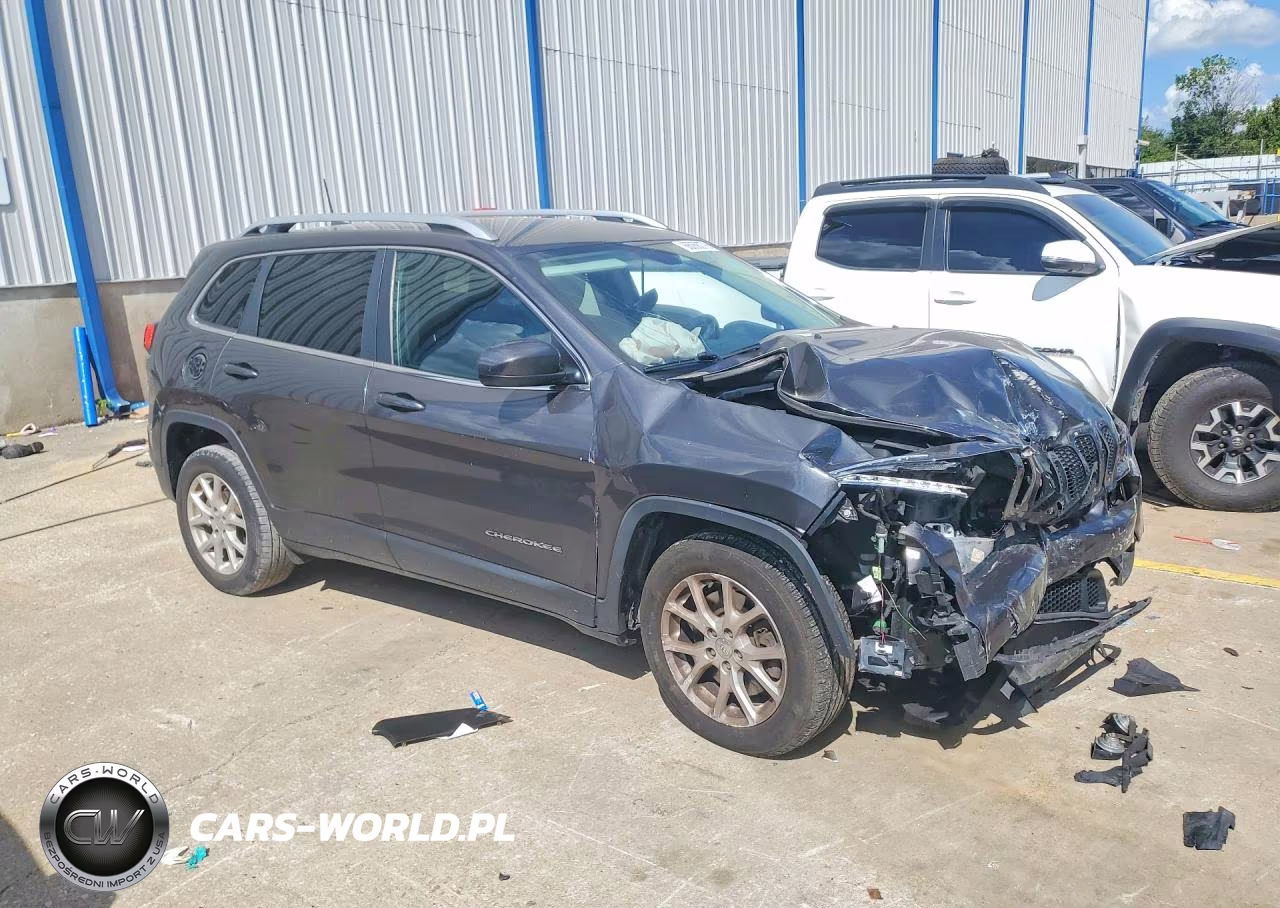2017 Jeep Cherokee Latitude VIN:1C4PJLCB3HW516663 - 4
