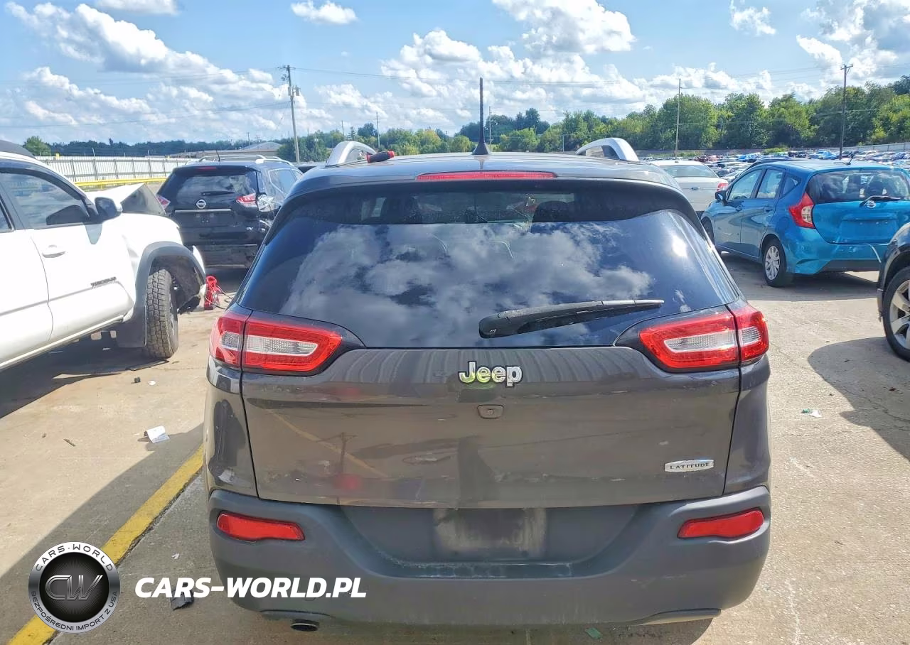2017 Jeep Cherokee Latitude VIN:1C4PJLCB3HW516663 - 6