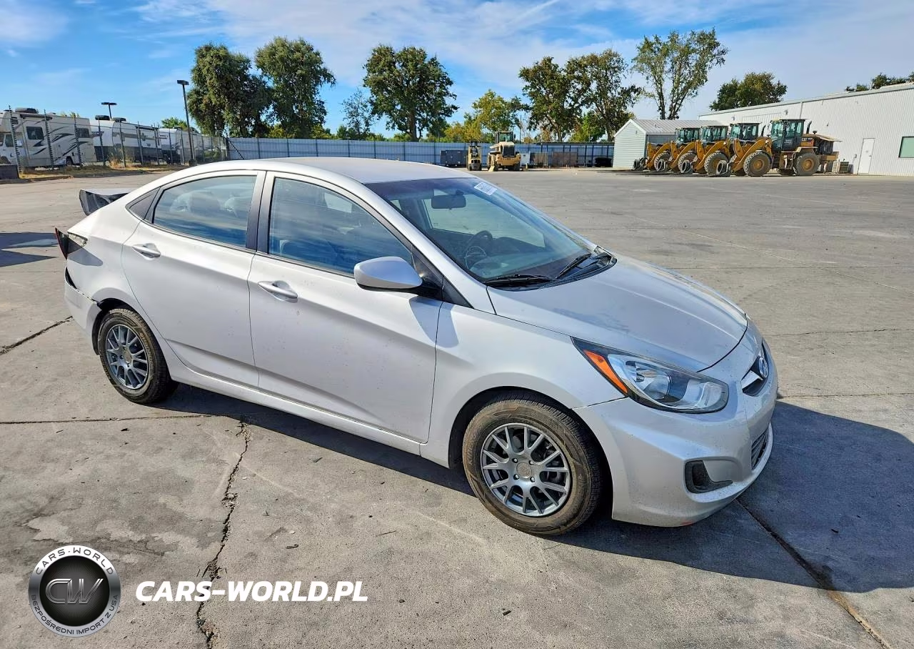 2013 Hyundai Accent Gls VIN:KMHCT4AE3DU558103 - 4