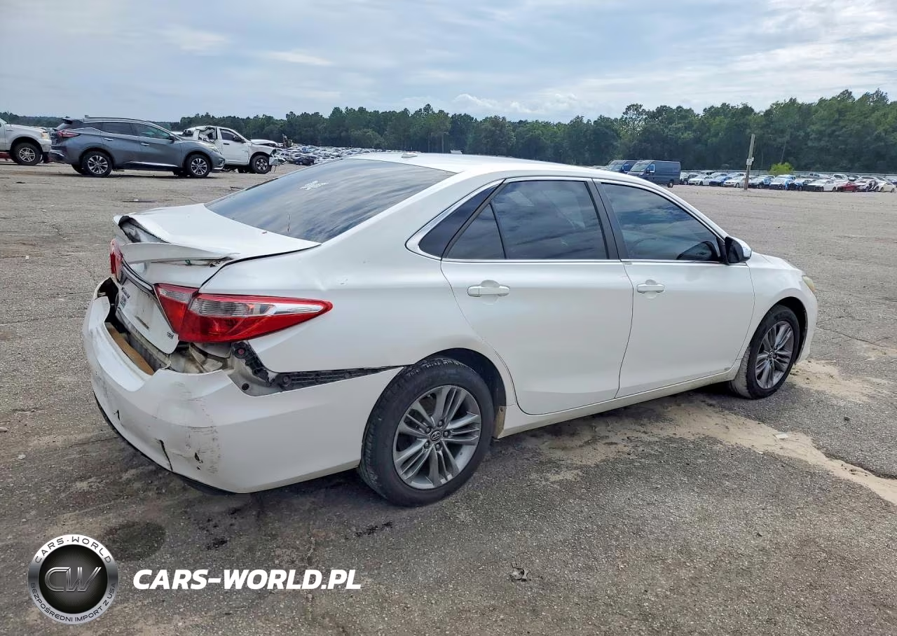 2015 Toyota Camry Se VIN:4T1BF1FK2FU917198 - 3