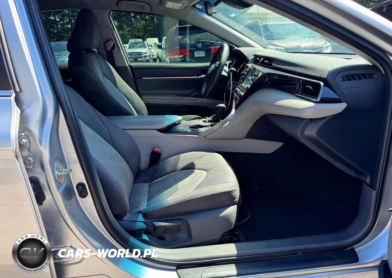 2020 Toyota Camry Le VIN:4T1C11AK4LU961127 - 9