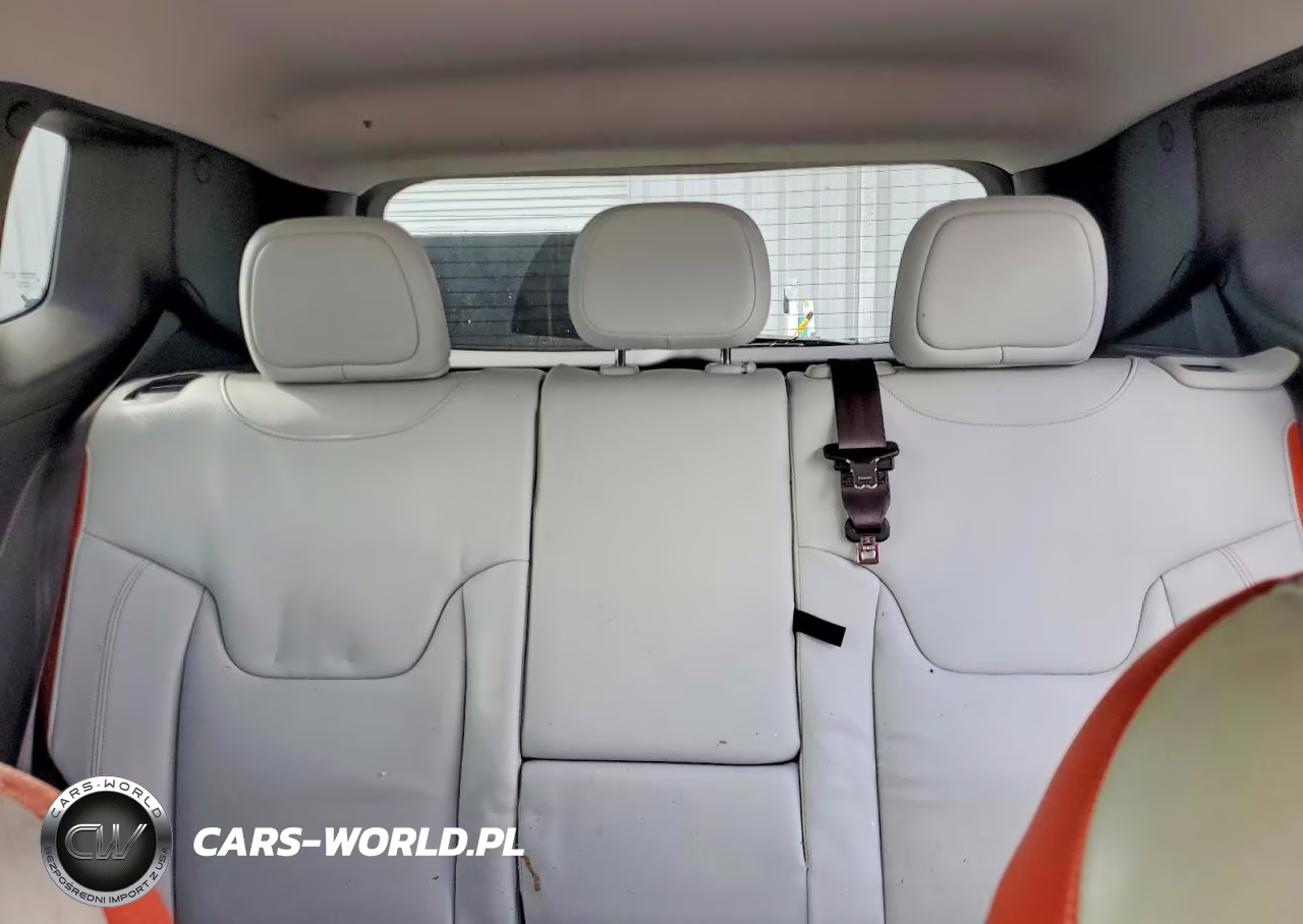 2015 Jeep Renegade Limited VIN:ZACCJADT5FPB18035 - 10