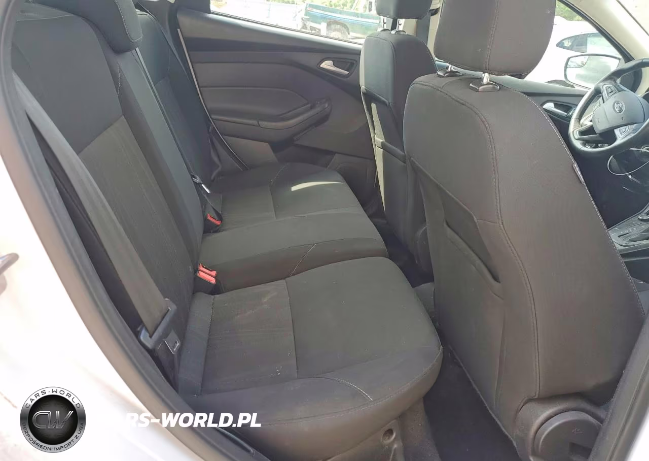 2017 Ford Focus Se VIN:1FADP3K29HL247353 - 10