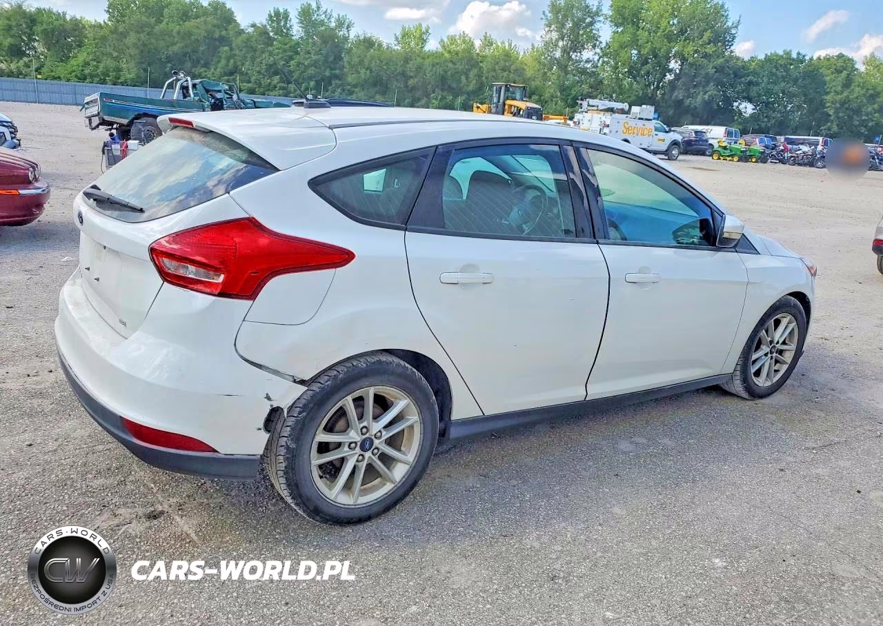 2017 Ford Focus Se VIN:1FADP3K29HL247353 - 3