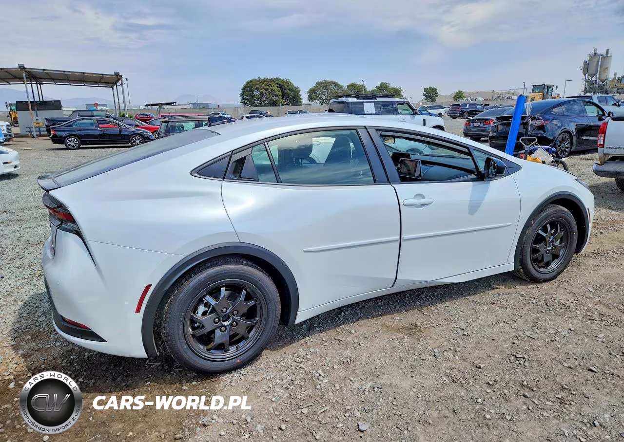 2026 Toyota Prius Le VIN:JTDACAAU0T3080194 - 3