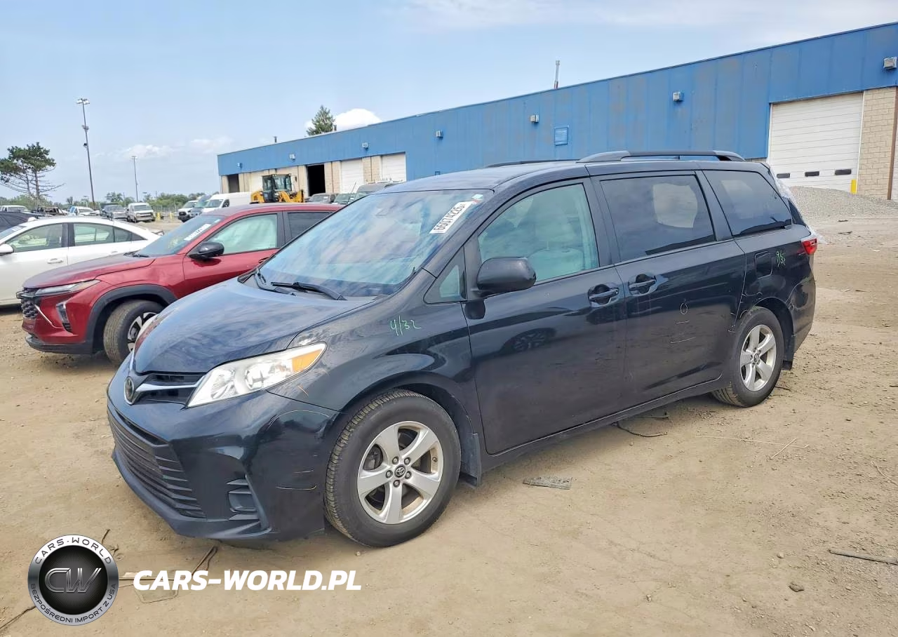 2018 Toyota Sienna Le VIN:5TDKZ3DC3JS911023 - 1