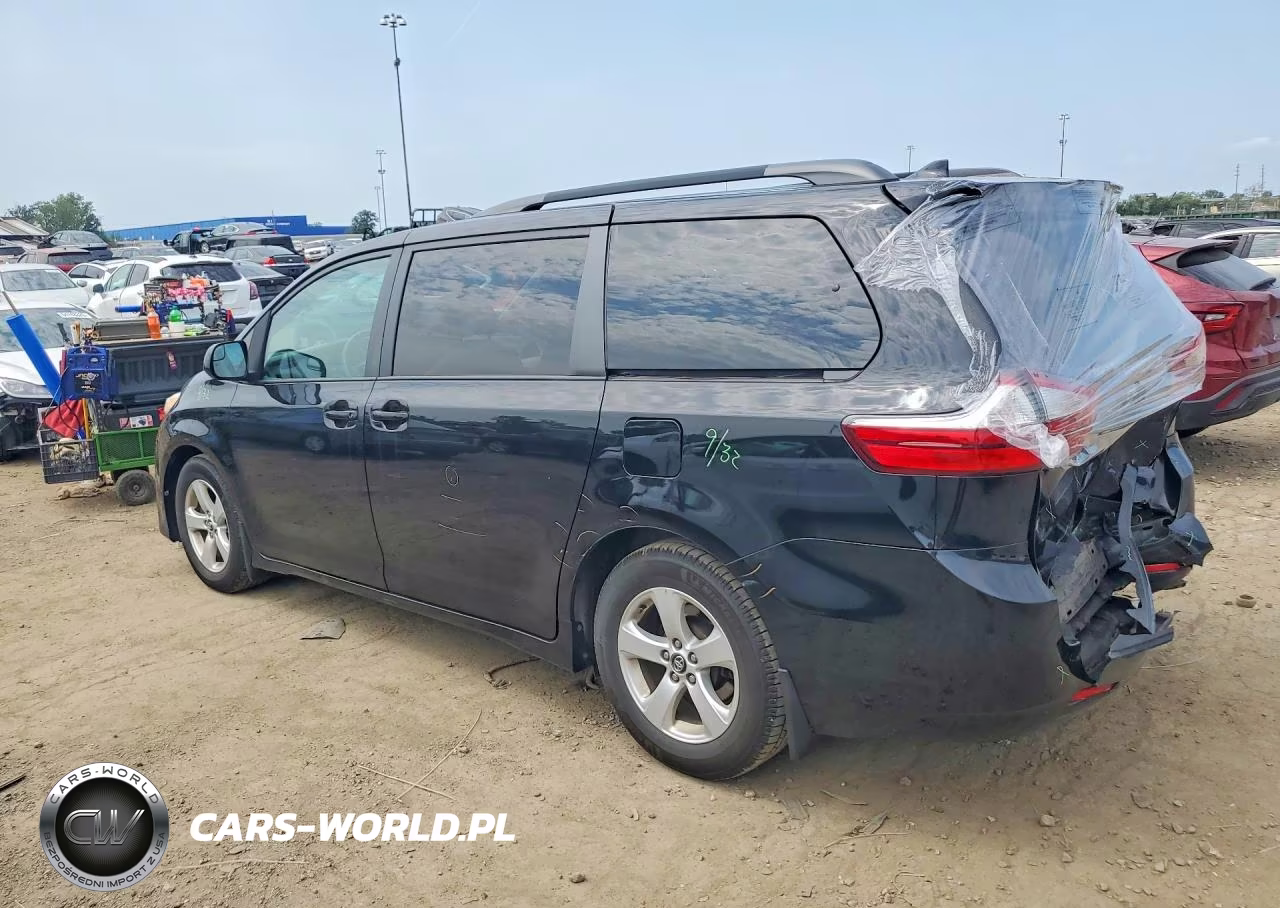 2018 Toyota Sienna Le VIN:5TDKZ3DC3JS911023 - 2