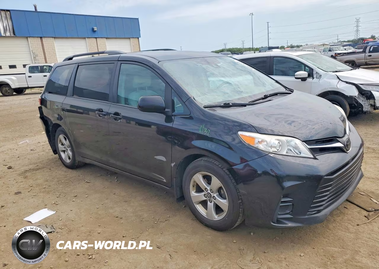 2018 Toyota Sienna Le VIN:5TDKZ3DC3JS911023 - 4