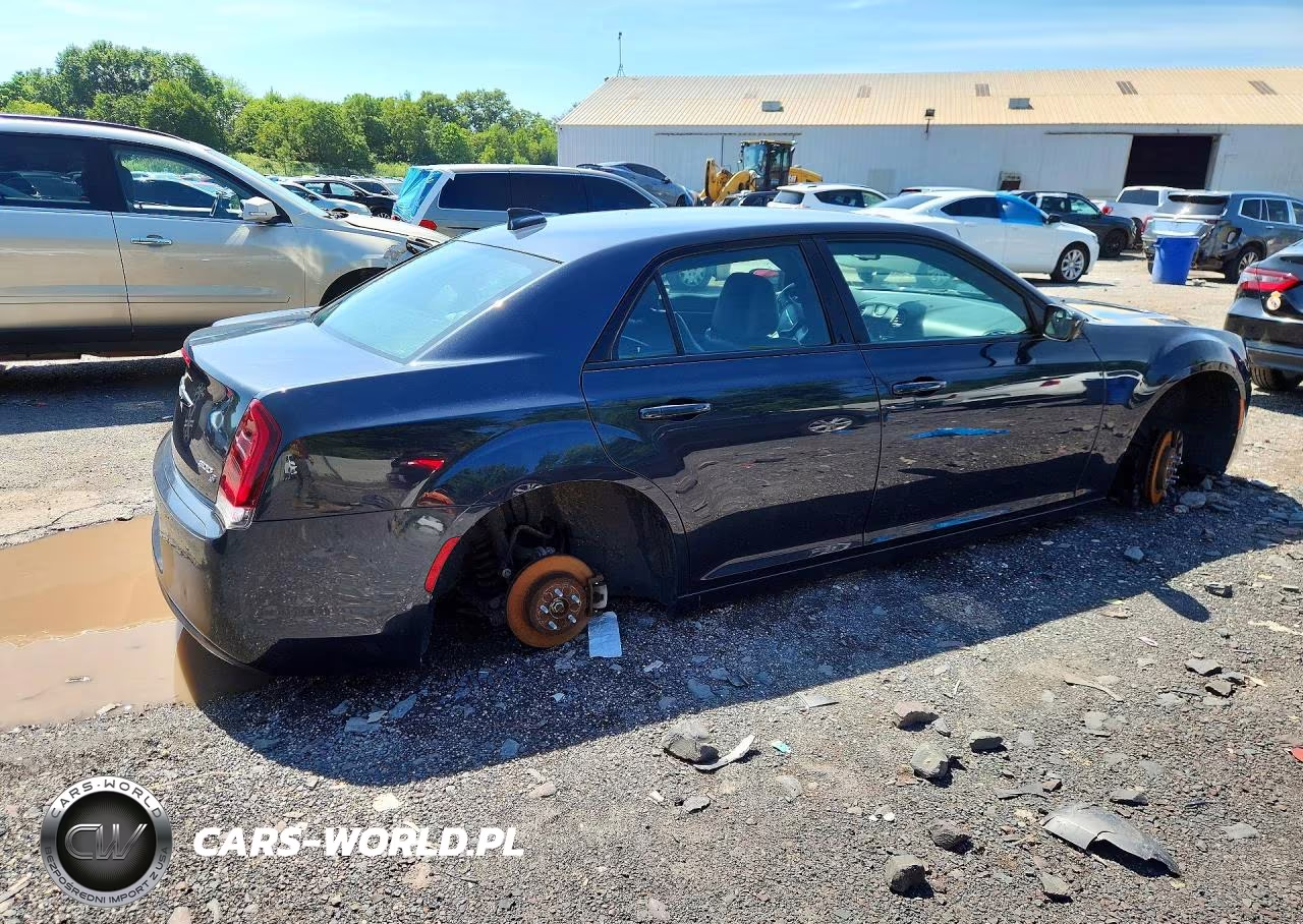 2019 Chrysler 300 S VIN:2C3CCAGG8KH561482 - 3