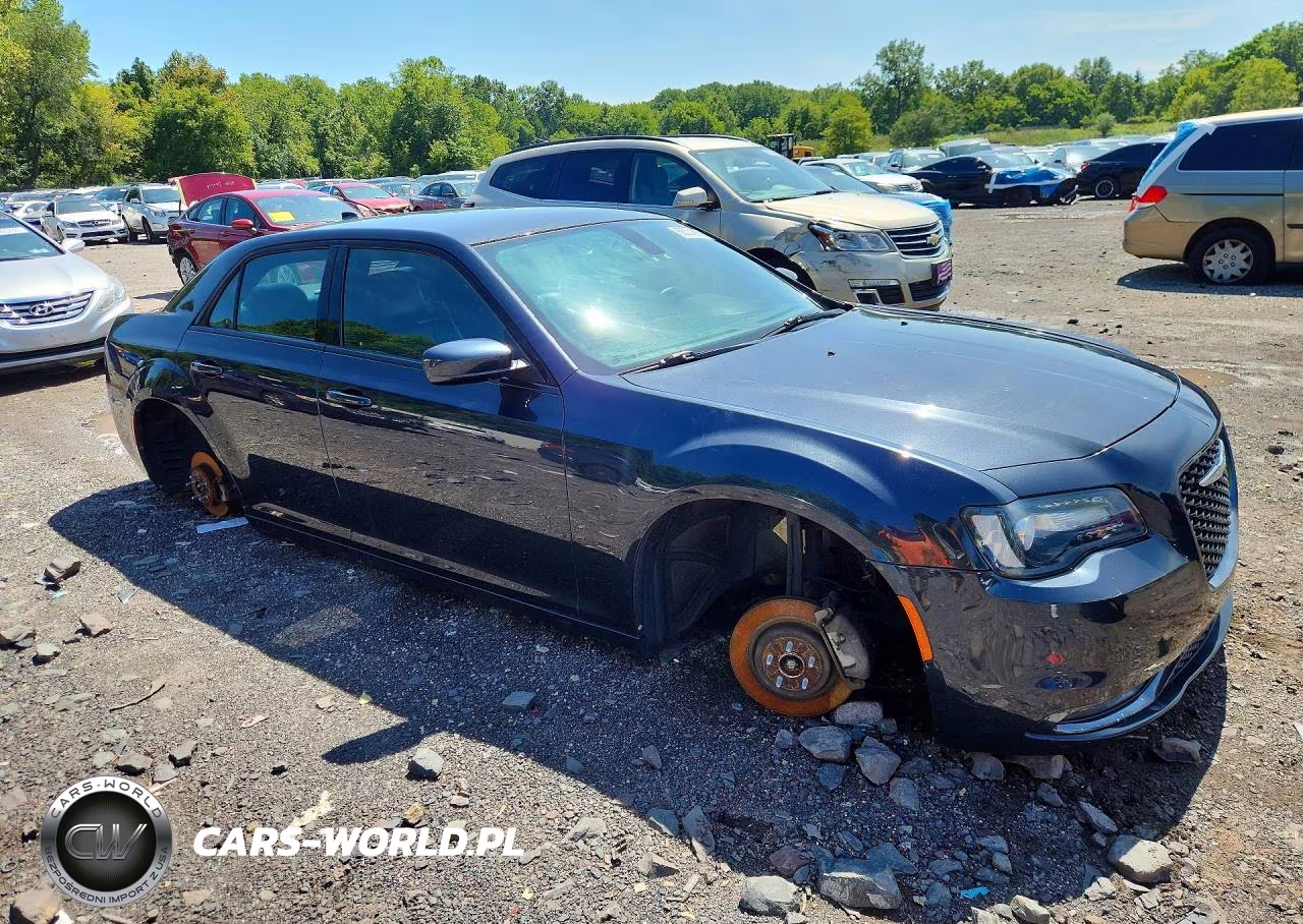 2019 Chrysler 300 S VIN:2C3CCAGG8KH561482 - 4