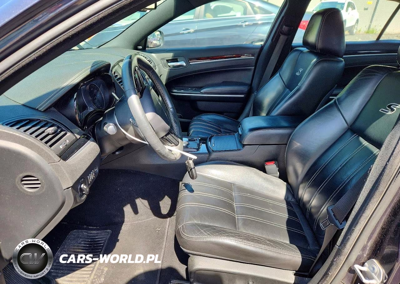 2019 Chrysler 300 S VIN:2C3CCAGG8KH561482 - 7