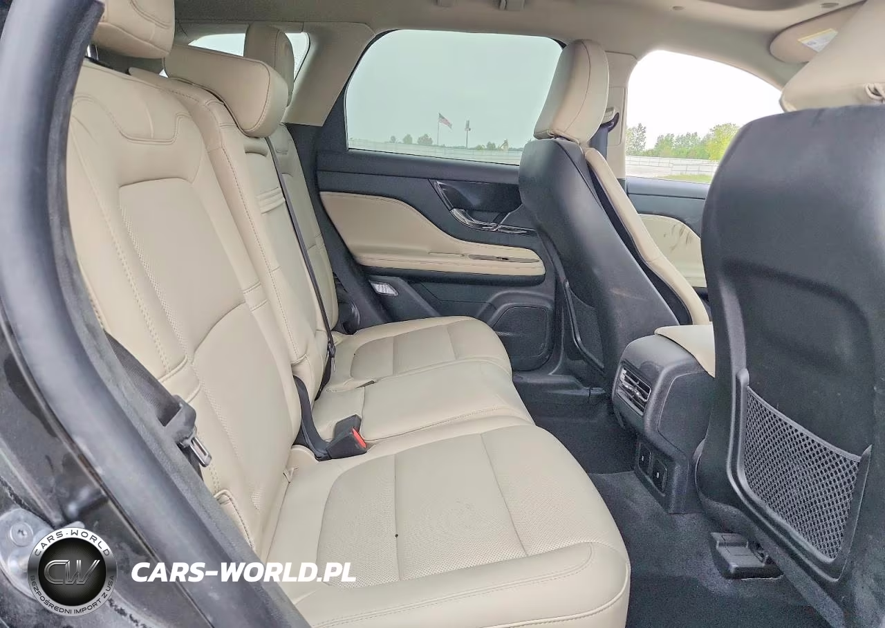 2026 Lincoln Corsair Premiere VIN:5LMCJ1DA5TUL08810 - 11