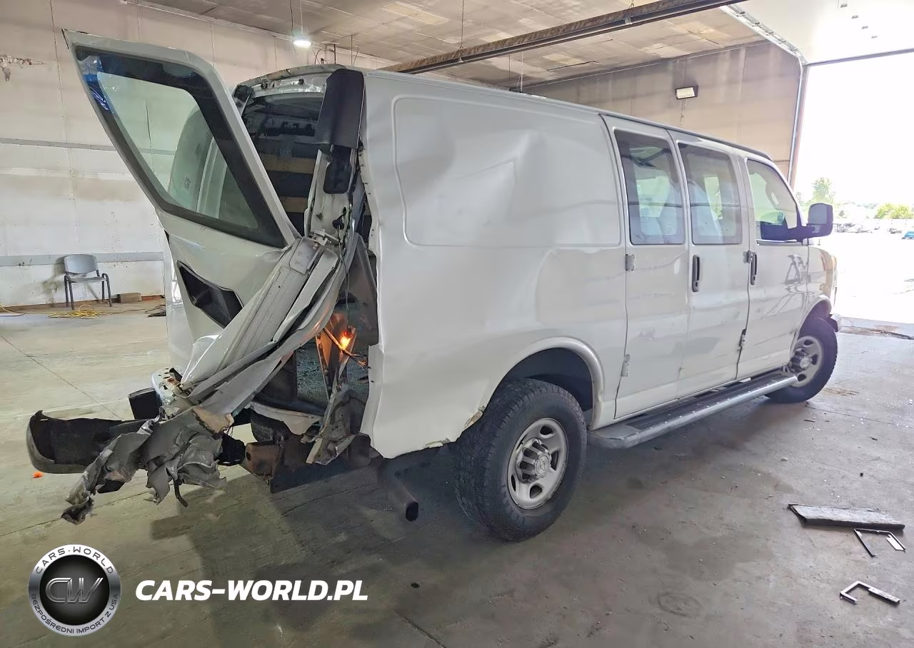 2018 Chevrolet Express G2500 VIN:1GCWGAFGXJ1903915 - 3