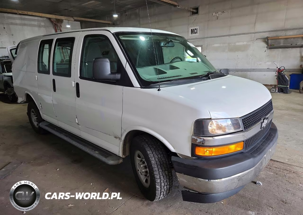 2018 Chevrolet Express G2500 VIN:1GCWGAFGXJ1903915 - 4