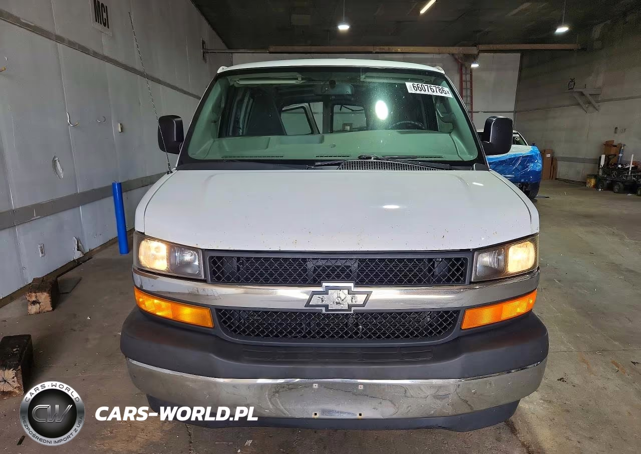 2018 Chevrolet Express G2500 VIN:1GCWGAFGXJ1903915 - 5