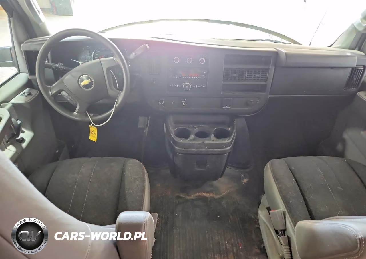 2018 Chevrolet Express G2500 VIN:1GCWGAFGXJ1903915 - 8