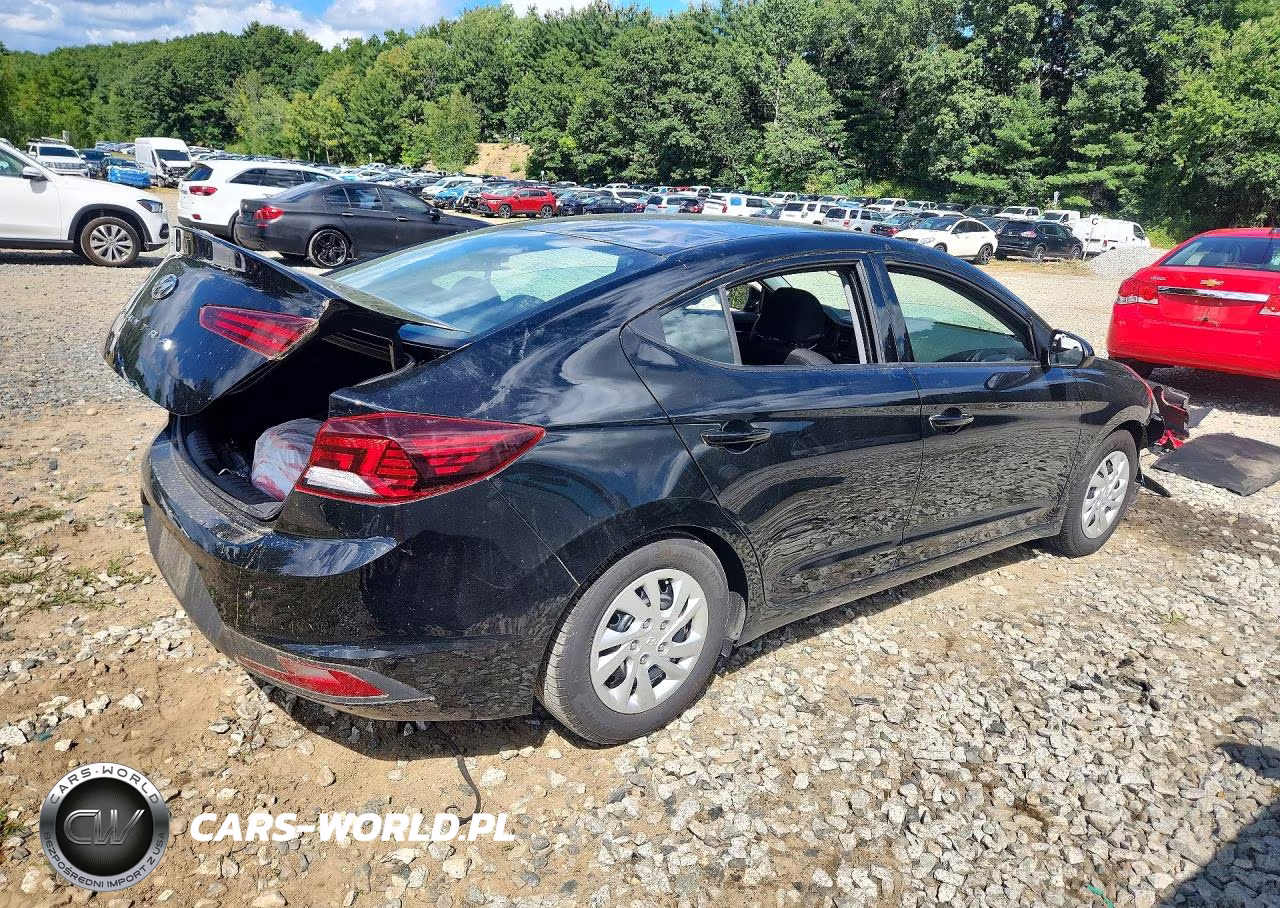 2019 Hyundai Elantra Se VIN:5NPD74LF3KH433435 - 3