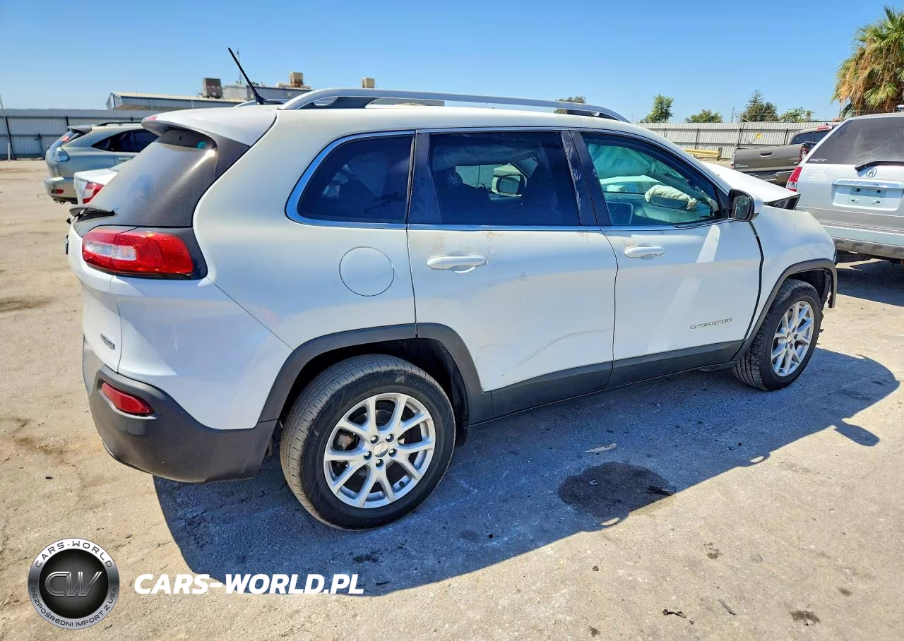 2015 Jeep Cherokee Latitude VIN:1C4PJLCB8FW759768 - 3